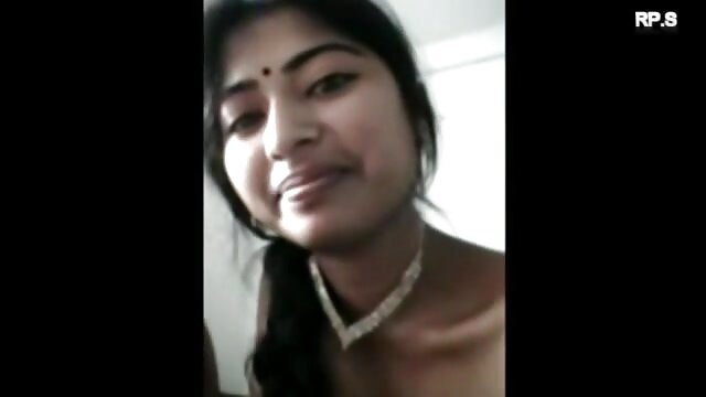एक मोटी हिंदी सेक्सी एचडी मूवी वीडियो परिपक्व महिला की योनि को उसकी चूत और गांड में वाइब्रेटर से झटका दिया जाएगा