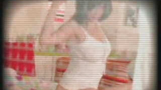 हॉट कपल उत्तम और फुल सेक्सी मूवी वीडियो में असामान्य सेक्स को दर्शाता है