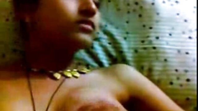 युवा bespectacled लैटिना विभिन्न पदों में बिस्तर में अपने प्रेमी को fucks हिंदी में फुल सेक्सी मूवी