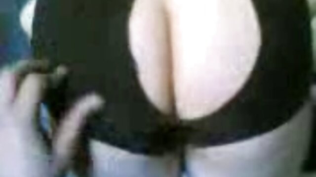 परिपक्व सेक्सी मूवी हिन्दी पोर्न स्टार शांति से कैमरे के सामने अपने शांत दूध का प्रदर्शन करती है